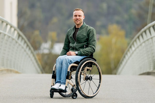 QUICKIE QS7 X Lightweight Folding Active Wheelchair Fold-N-Lock Crash Tested - Active Mobility Ltd
