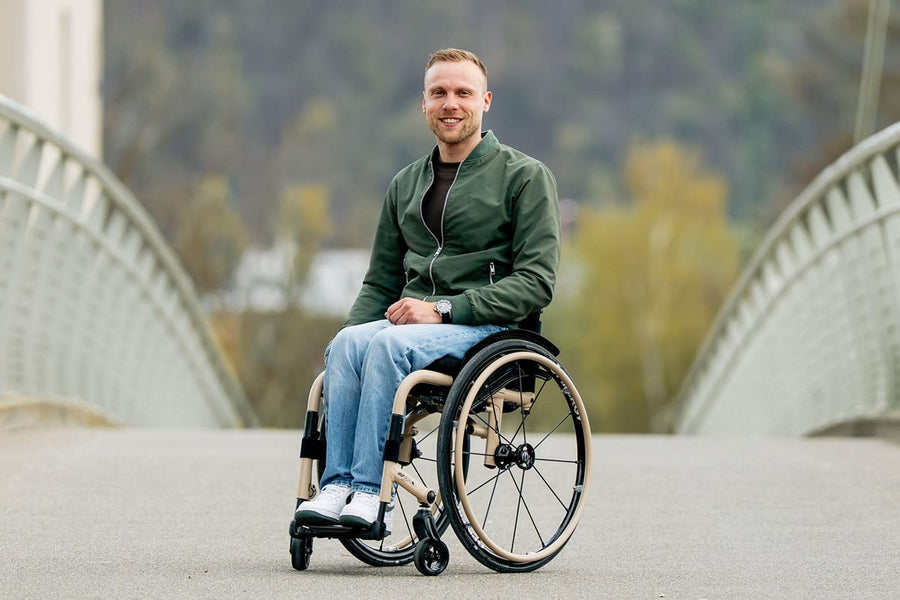 QUICKIE QS7 X Lightweight Folding Active Wheelchair Fold-N-Lock Crash Tested - Active Mobility Ltd